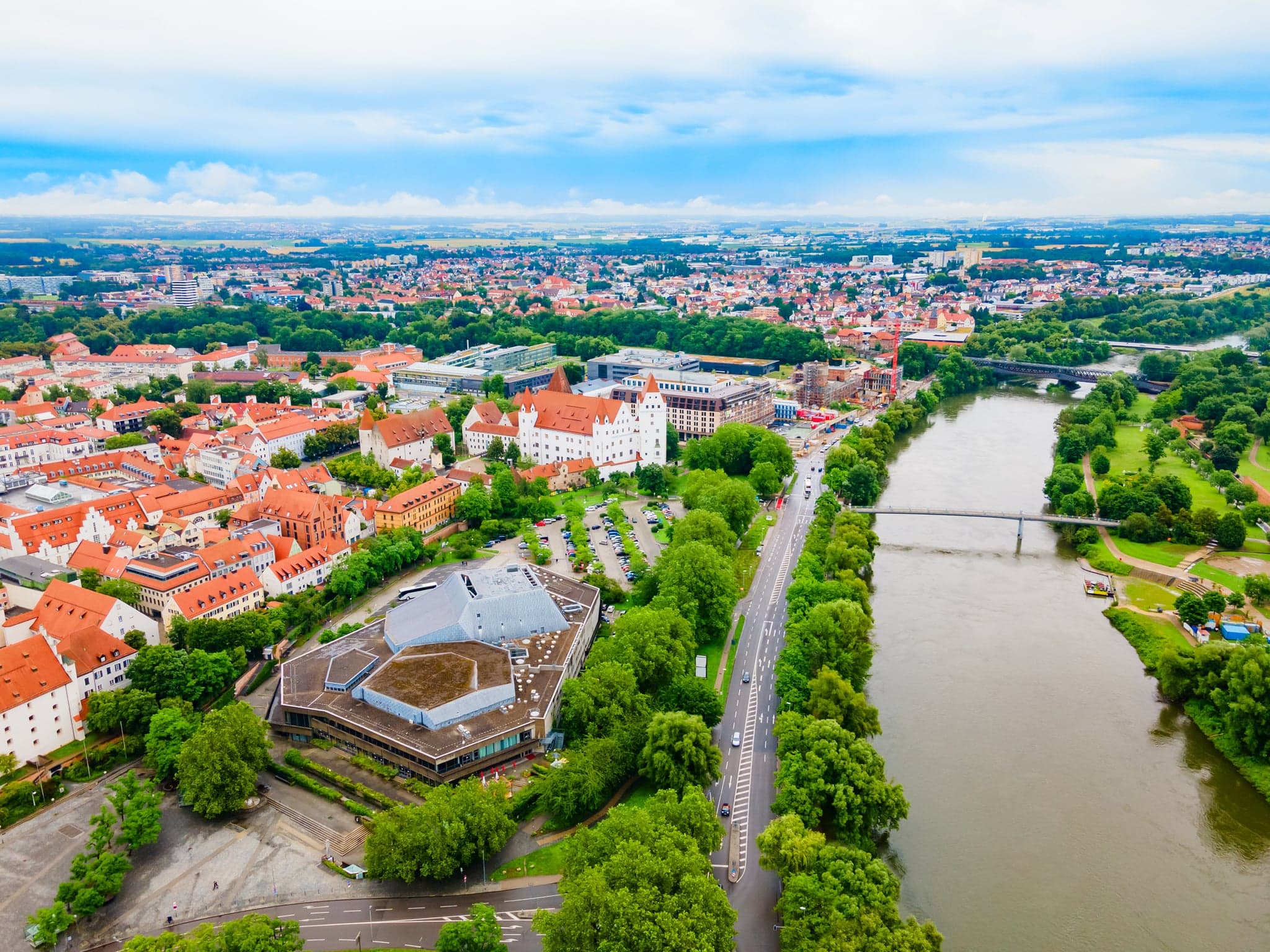 Menschen aus Ingolstadt arbeiten gemeinsam an sozialen Projekten und unterstützen lokale Vereine